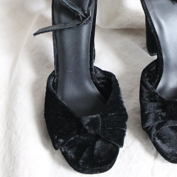 Joie Black Velvet Open-toe Buckle Closure Heels Sandals 6.5 - Picture 3 of 9